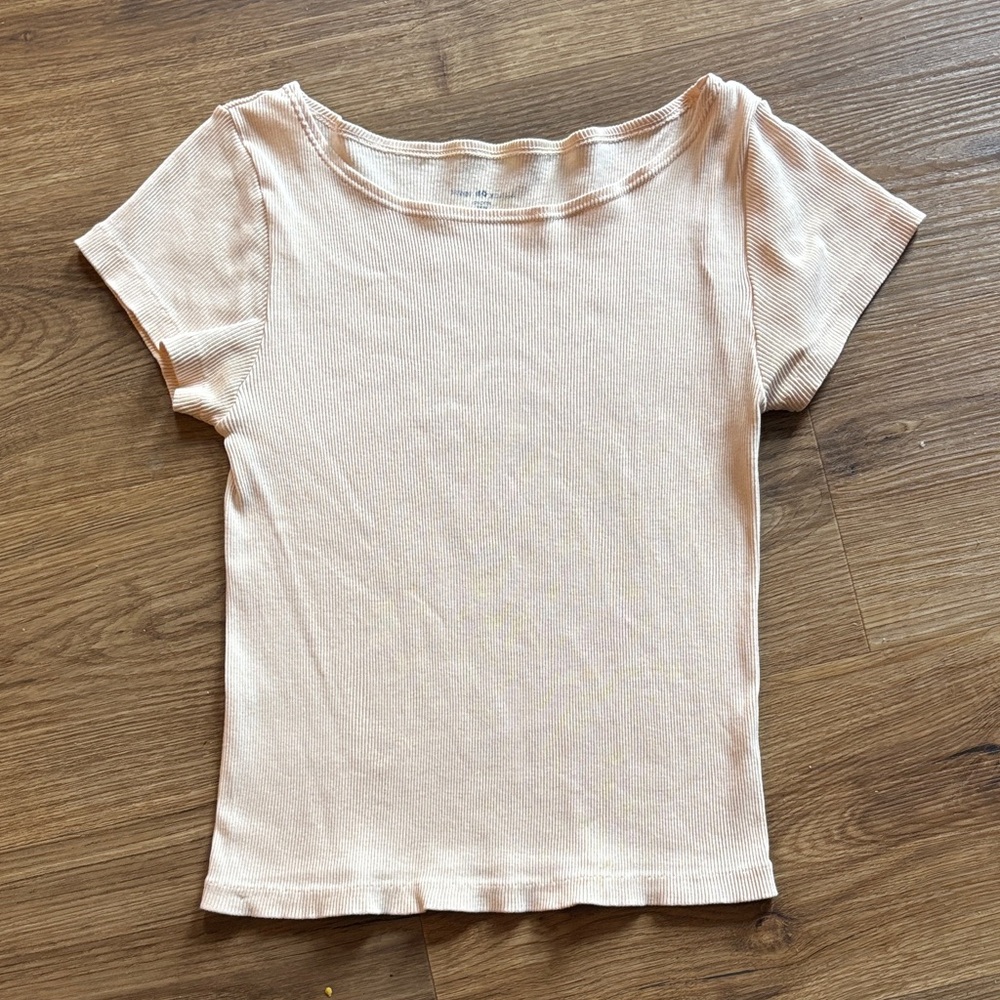 Brandy Melville Ribbed Short Sleeve Top in Light Pink